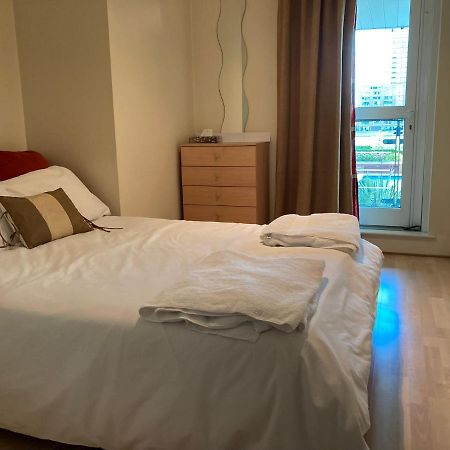 לונדון St George Wharf Apartment מראה חיצוני תמונה