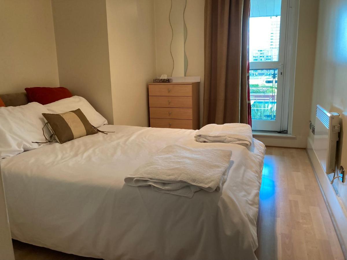 לונדון St George Wharf Apartment מראה חיצוני תמונה